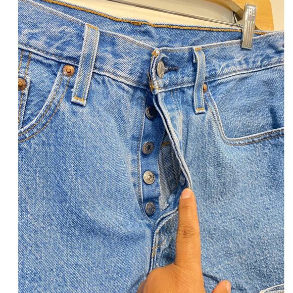 Premium Denim Levi's Festival Cut Out Shorts Capital E, Raw Hem, Button Fly 28 - Picture 5 of 10